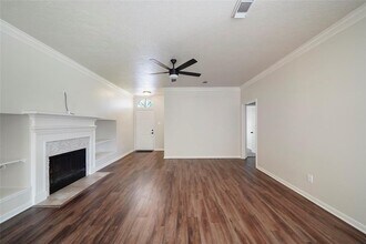 306 W Little Oak Ct in Spring, TX - Building Photo - Building Photo