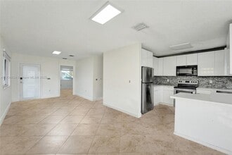 1154 NW 103rd St in Miami, FL - Building Photo - Building Photo