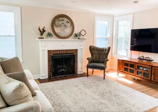 314 Columbus Dr in Savannah, GA - Building Photo - Building Photo