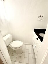 1100 W 35th St in Hialeah, FL - Building Photo - Building Photo