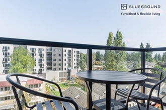 18004 Midvale Ave N in Shoreline, WA - Foto de edificio - Building Photo