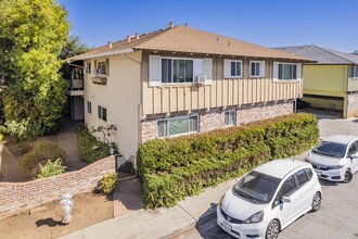 1840-1850 Ednamary Way in Mountain View, CA - Building Photo - Building Photo