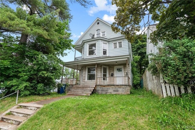 property at 712 Oak St