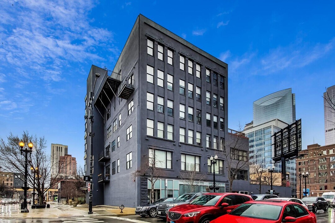 626 W Randolph St in Chicago, IL - Foto de edificio