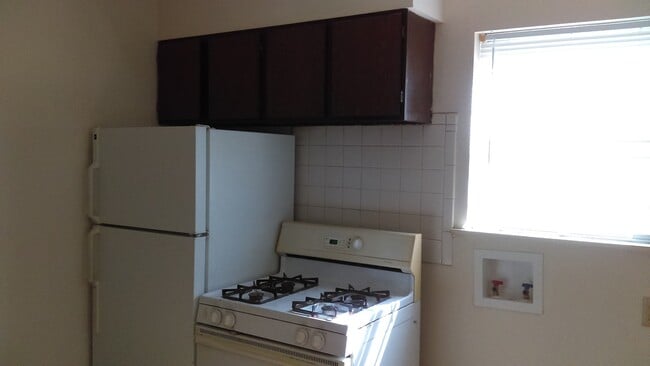 property at 2100 Meadowvale Ct