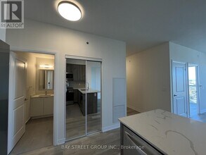 15 Watergarden Dr in Mississauga, ON - Building Photo - Building Photo