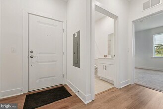 5104 Mary Ashby Wy in Pennington, NJ - Foto de edificio - Building Photo