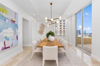 808 Brickell Key Blvd in Miami, FL - Building Photo - Building Photo