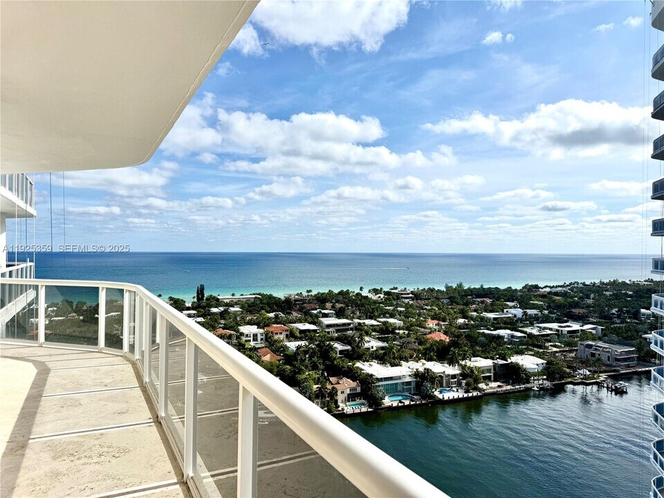 3801 NE 207th St in Miami, FL - Building Photo