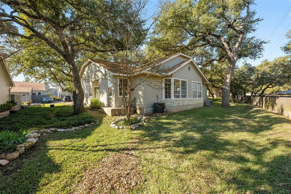 6501 Brush Country Rd in Austin, TX - Building Photo