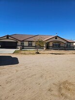 10624 Joshua Rd in Apple Valley, CA - Building Photo