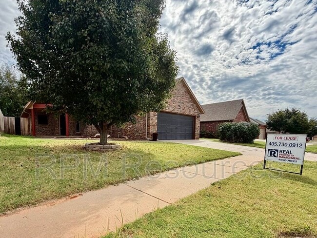 1904 Timber Crossing in Yukon, OK - Building Photo - Building Photo