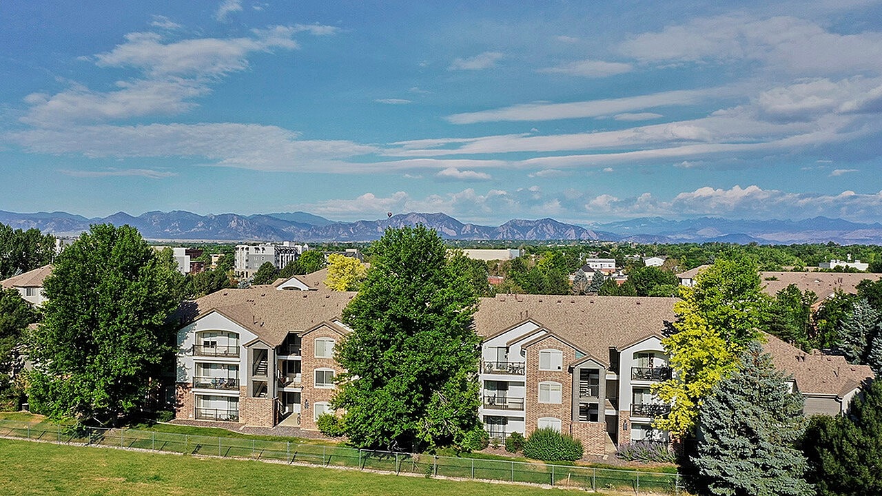 Lafayette Station in Lafayette, CO - Foto de edificio