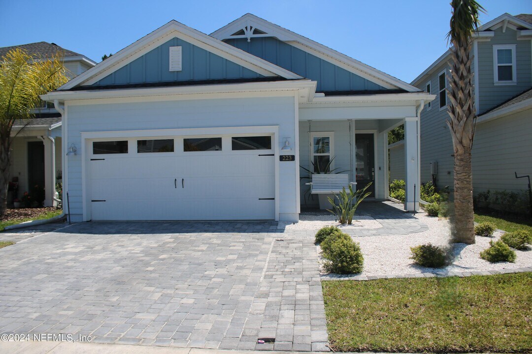 223 Killarney Ave in Saint Johns, FL - Building Photo