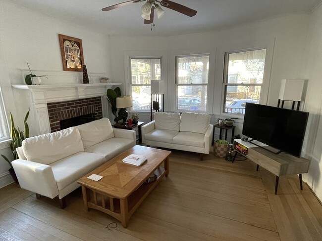12 Naples Rd in Brookline, MA - Building Photo - Building Photo