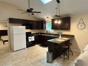 75 Pedernales St in Austin, TX - Building Photo - Building Photo