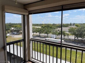 2121 Collier Ave in Ft. Myers, FL - Building Photo - Building Photo