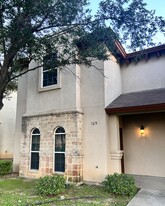 10706 International Blvd in Laredo, TX - Building Photo