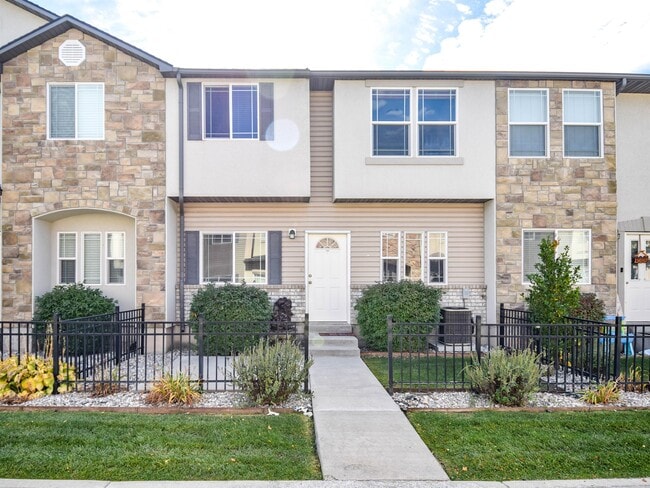 537 W 1570 N in Logan, UT - Building Photo - Building Photo