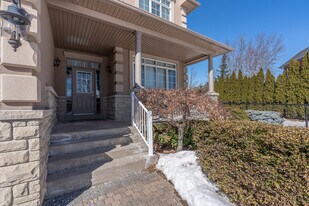 186 Weaver Ct in Vaughan, ON - Building Photo
