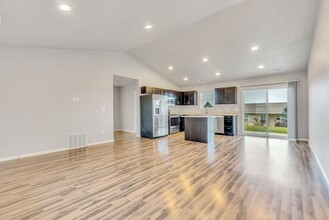 2903 Cohen Ln in Waterloo, IA - Building Photo - Building Photo