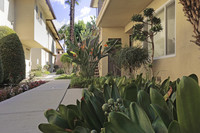 Whittwood Manor Apartments in Whittier, CA - Foto de edificio - Building Photo