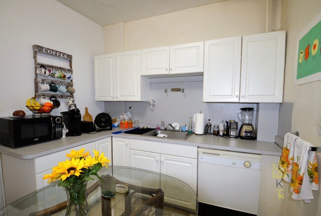 54 Egmont St in Brookline, MA - Building Photo - Building Photo