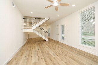 1115 Augusta Dr in Houston, TX - Foto de edificio - Building Photo