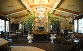 Dartmouth Tower in Clovis, CA - Foto de edificio - Interior Photo