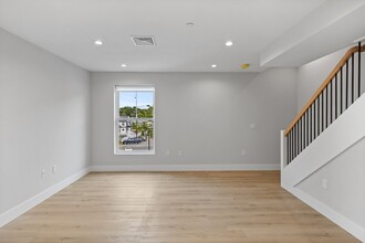 186 Bedford St in Lexington, MA - Foto de edificio - Building Photo
