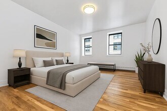 220 W Houston St in New York, NY - Building Photo - Building Photo