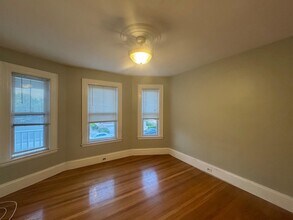 106 Highland Ave, Unit #2 in Somerville, MA - Foto de edificio - Building Photo