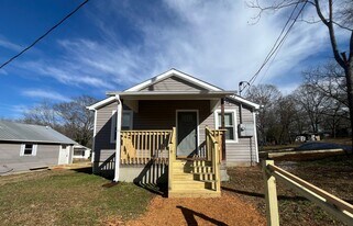 204 Hillcrest Dr in Easley, SC - Building Photo