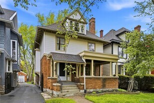 109 Dorchester Rd in Buffalo, NY - Building Photo