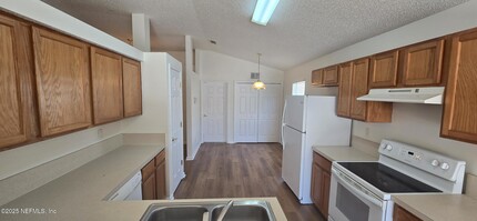 9290 Prosperity Lake Dr in Jacksonville, FL - Building Photo - Building Photo