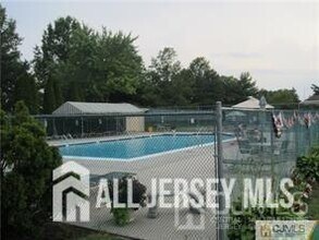 4 Covington Ct in East Brunswick, NJ - Building Photo - Building Photo