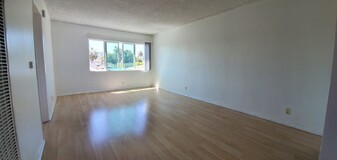 2711 S Redondo Blvd, Unit 2 Apartamentos