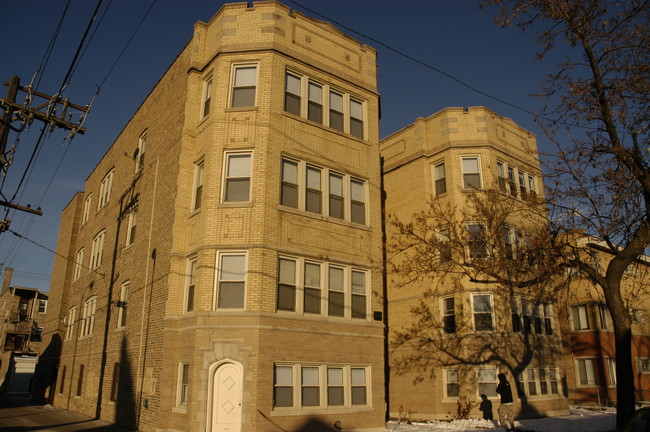 5614 N Kimball Ave in Chicago, IL - Building Photo - Building Photo