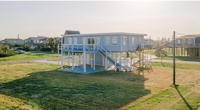 1019 Treaty Dr in Freeport, TX - Building Photo - Building Photo