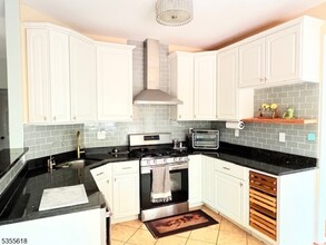 16 Alexis Ct in Bridgewater, NJ - Building Photo - Building Photo