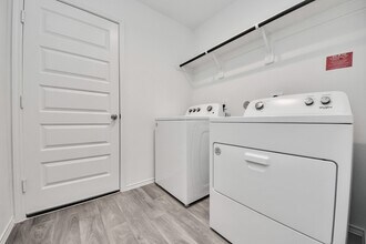 2227 Laurel Bloom Ln in Sealy, TX - Building Photo - Building Photo