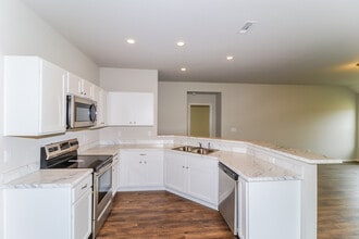 2248 Centennial Valley Dr in Benton, AR - Foto de edificio - Building Photo