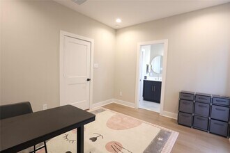 4916 Brinkman St in Houston, TX - Building Photo - Building Photo