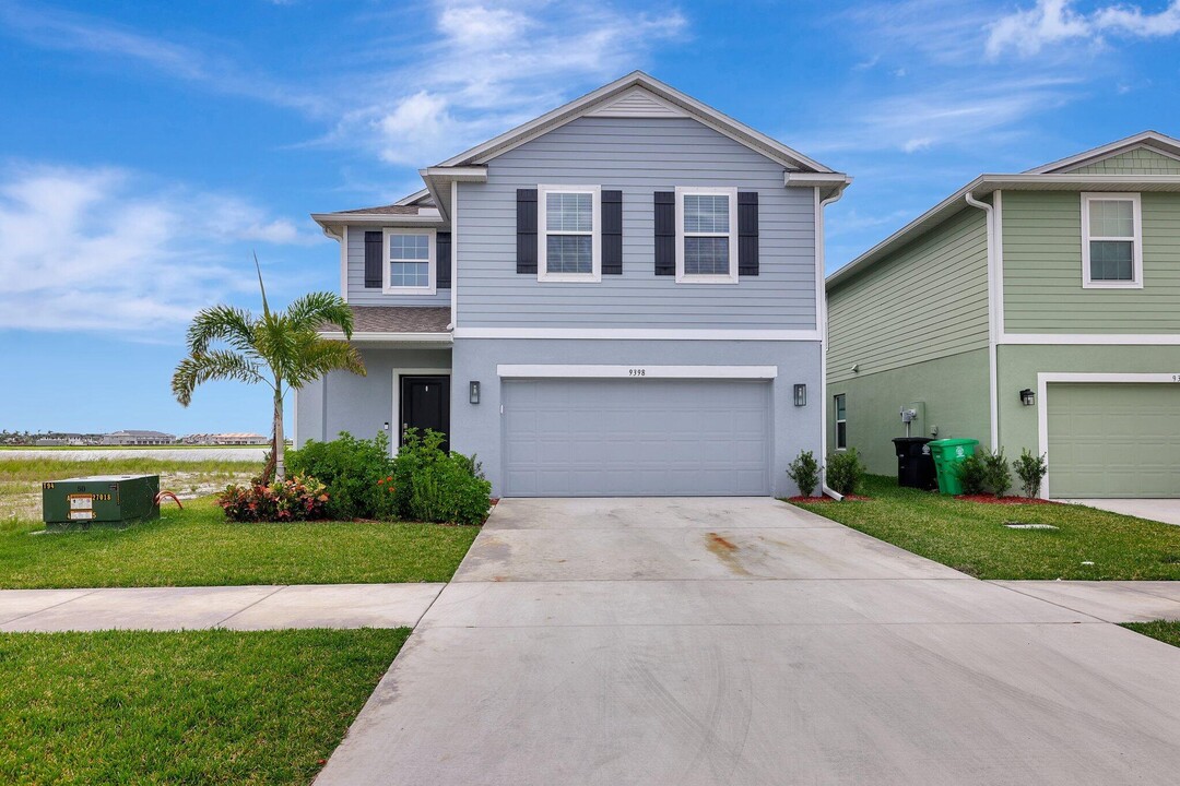 9398 Serapis Wy in Port St. Lucie, FL - Foto de edificio