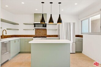 210 S Hamilton Dr in Beverly Hills, CA - Building Photo - Building Photo