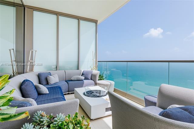 18975 Collins Ave, Unit 5401 in Sunny Isles Beach, FL - Foto de edificio - Building Photo