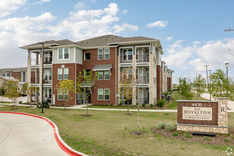 Royalton at Creeks of Legacy in Prosper, TX - Building Photo - Building Photo