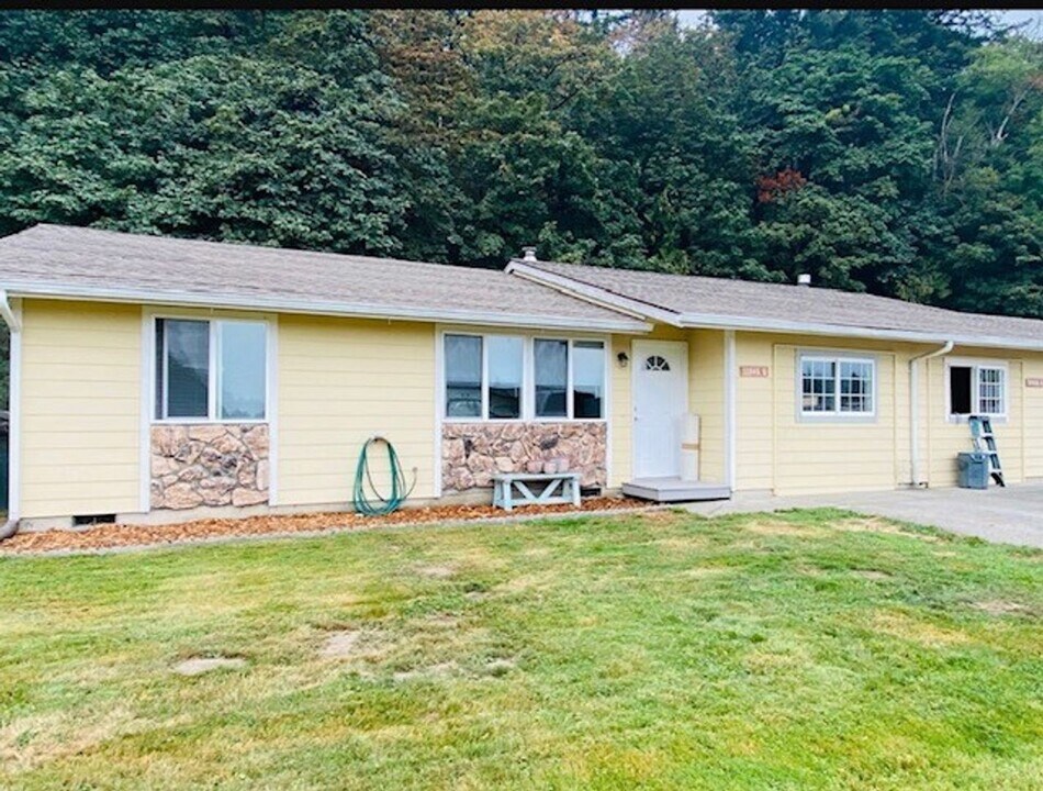 11040 N Skagit St in Burlington, WA - Building Photo