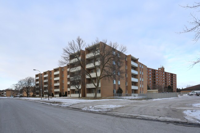 Confederation Apartments in Kitchener, ON - Building Photo - Building Photo