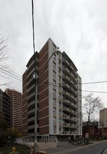 Bloor Yonge Tower in Toronto, ON - Building Photo - Building Photo